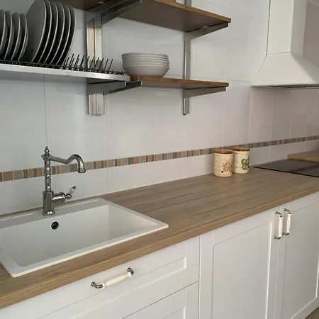 Apartamento Byhouse Frei Luis 4d *